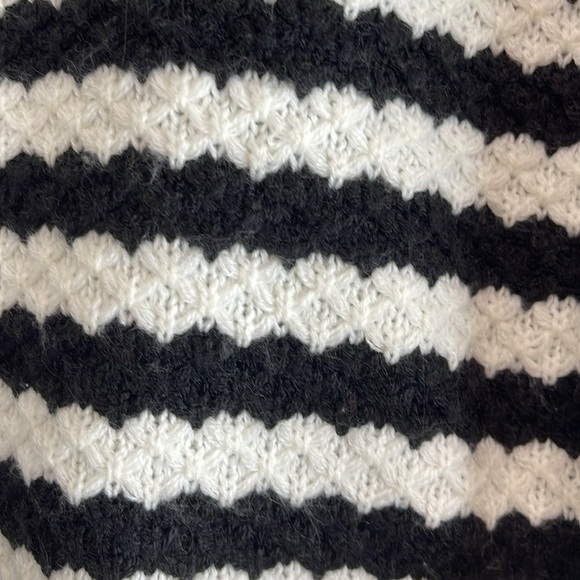 Suzy Shier Striped Textured Knit Sweater Black Ivory Loose Fit Crewneck L - Picture 5 of 12